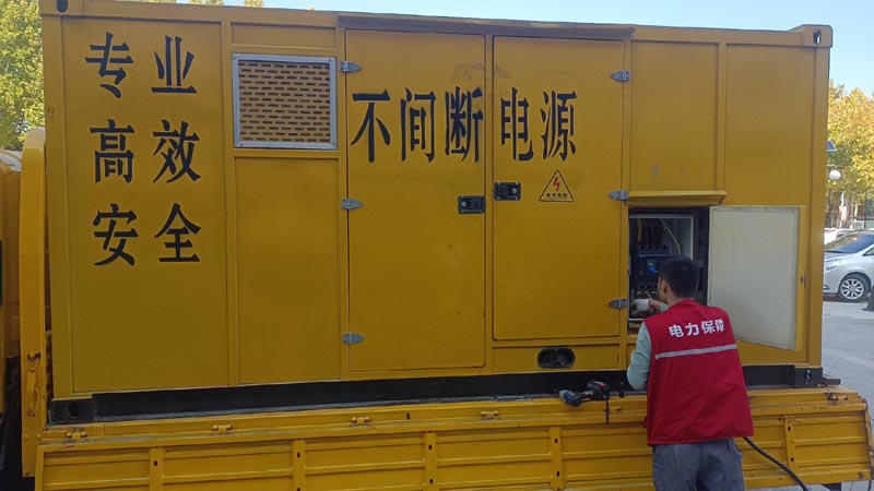 横栏镇柴油发电机组和UPS电源配合使用时，如何避免切换过程中的电力中断？